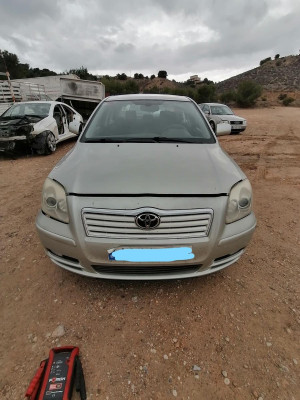 TOYOTA AVENSIS BERLINA (T25)