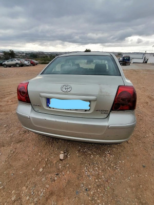 TOYOTA AVENSIS BERLINA (T25)