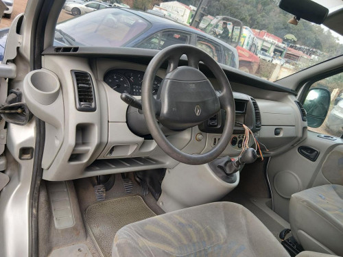 RENAULT TRAFIC II COMBI — vehículo donante para recambios 