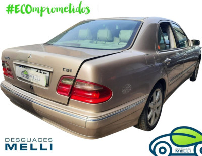 MERCEDES-BENZ CLASE E (BM 210) BERLINA