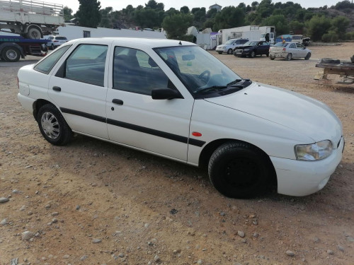 FORD ESCORT BERL./TURNIER — vehículo donante para recambios 
