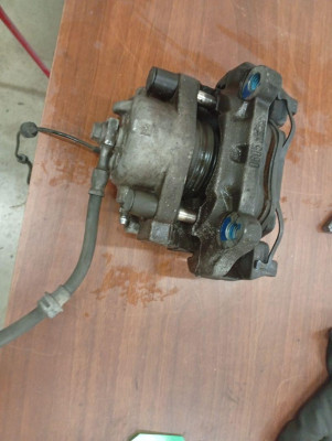 PINZA DE FRENO DELANTERA IZQUIERDA