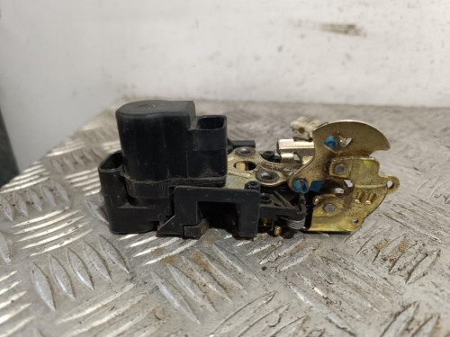  CERRADURA PUERTA DELANTERA IZQUIERDA 