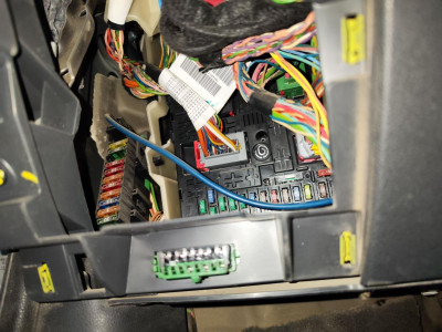 CAJA RELES / FUSIBLES