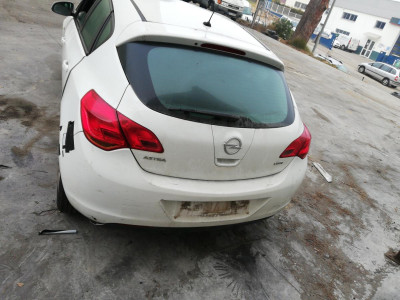 OPEL ASTRA J BERLINA 5P