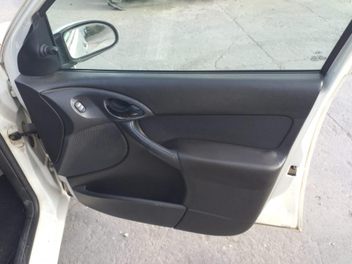  FORD FOCUS BERLINA (CAK) 