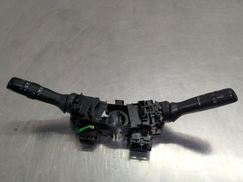  MANDO LUCES TOYOTA YARIS (KSP1/NLP1/NSP1) 