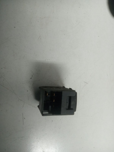 MANDO ELEVALUNAS TRASERO DERECHO Volkswagen GOLF IV BERLINA (1J1)(10.1997) 