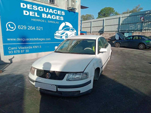  VOLKSWAGEN PASSAT BERLINA (3B2) 