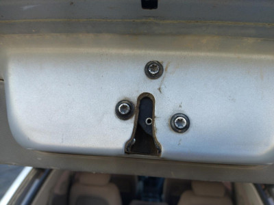 CERRADURA MALETERO / PORTON Kia Carnival (2007->)