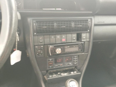 AUDI A6 BERLINA (C4)