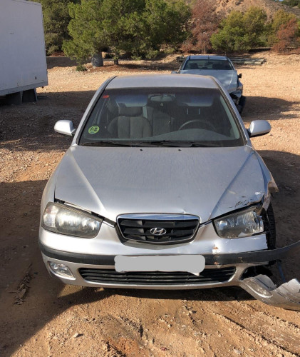 HYUNDAI ELANTRA (XD) — vehículo donante para recambios 