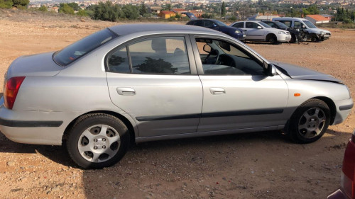 HYUNDAI ELANTRA (XD) — vehículo donante para recambios 