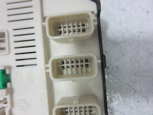  CAJA RELES / FUSIBLES 