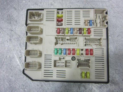  CAJA RELES / FUSIBLES 