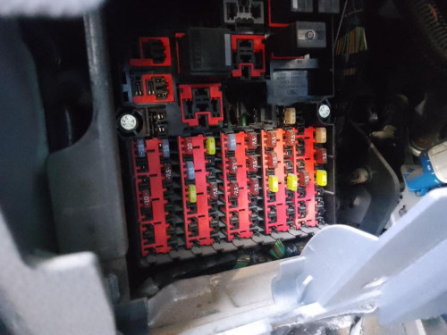 CAJA RELES / FUSIBLES Ford TRANSIT CONNECT (TC7) 