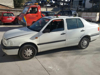 VOLKSWAGEN VENTO (1H2)