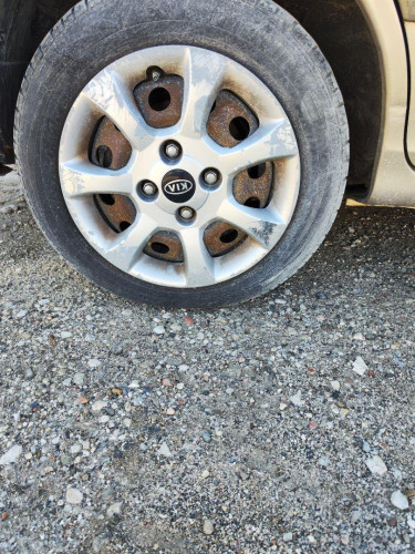 LLANTA Kia CARENS (RS) 