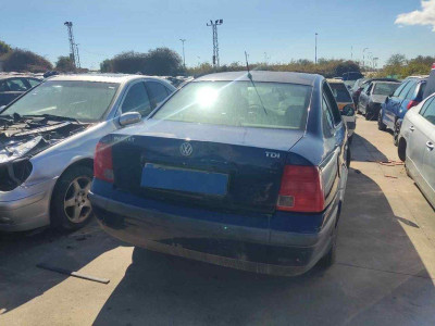 VOLKSWAGEN PASSAT BERLINA (3B2)