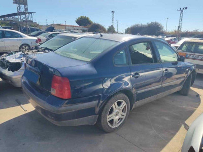 VOLKSWAGEN PASSAT BERLINA (3B2)