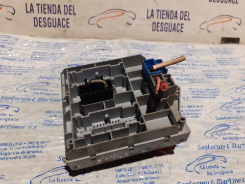  CAJA RELES / FUSIBLES 