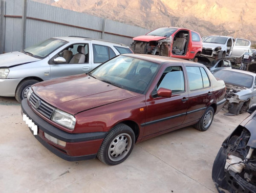  VOLKSWAGEN VENTO (1H2) 