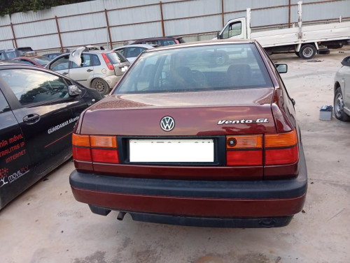  VOLKSWAGEN VENTO (1H2) 