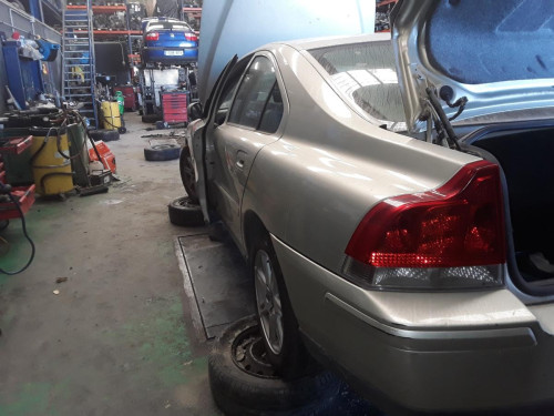  VOLVO S60 BERLINA 