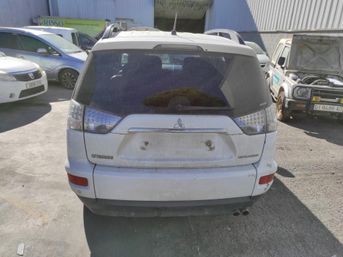 MITSUBISHI OUTLANDER (CW0) — vehículo donante para recambios 