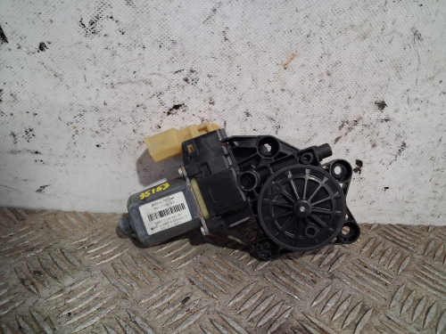 MOTOR ELEVALUNAS DELANTERO DERECHO 