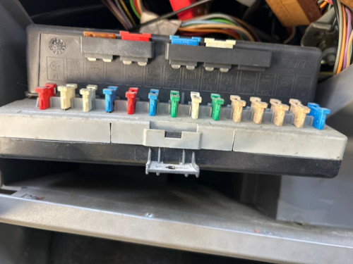 CAJA RELES / FUSIBLES Peugeot 309 
