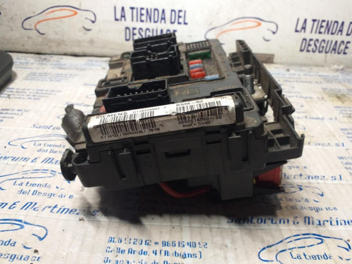  CAJA RELES / FUSIBLES 