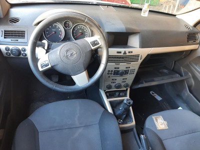 OPEL ASTRA H BERLINA