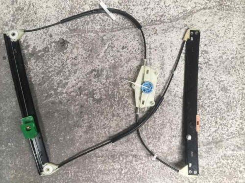 ELEVALUNAS DELANTERO DERECHO 
