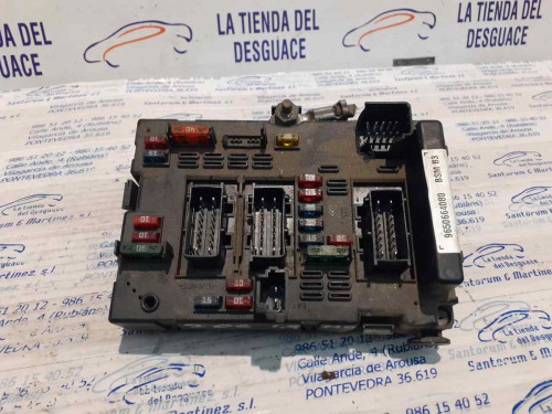  CAJA RELES / FUSIBLES 