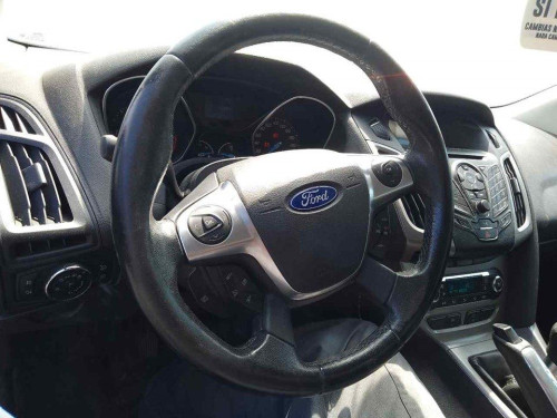 VOLANTE Ford FOCUS BERLINA (CB8) 