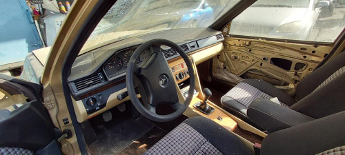 MERCEDES-BENZ CLASE 124 (BM 124) BERLINA — автомобиль-донор на запчасти 