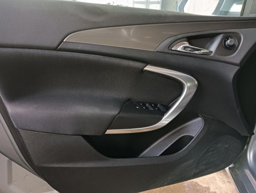 OPEL INSIGNIA BERLINA — vehículo donante para recambios 