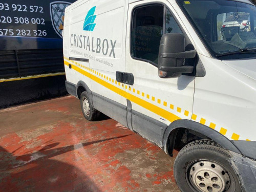 IVECO DAILY FURGÓN — vehículo donante para recambios 