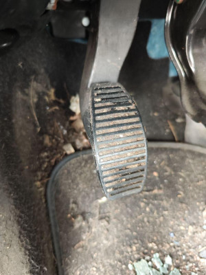 PEDAL EMBRAGUE