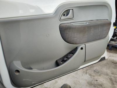 GUARNECIDO PUERTA DELANTERA DERECHA