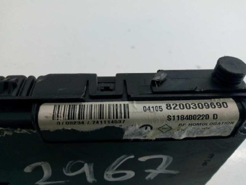 CAJA RELES / FUSIBLES Renault MEGANE II BERLINA 5P 