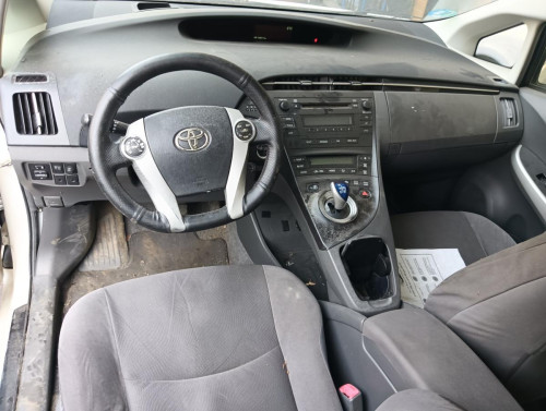 TOYOTA PRIUS (ZVW30) — vehículo donante para recambios 