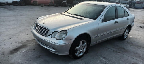  MERCEDES-BENZ CLASE C (BM 203) BERLINA 