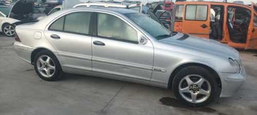  MERCEDES-BENZ CLASE C (BM 203) BERLINA 