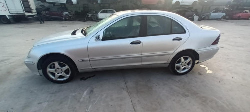  MERCEDES-BENZ CLASE C (BM 203) BERLINA 