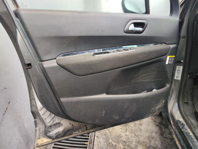 GUARNECIDO PUERTA DELANTERA IZQUIERDA