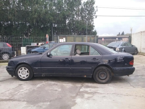  MERCEDES-BENZ CLASE E (BM 210) BERLINA 