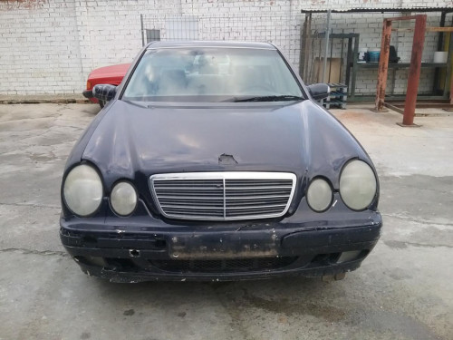  MERCEDES-BENZ CLASE E (BM 210) BERLINA 