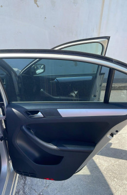 VOLKSWAGEN JETTA VI (163)